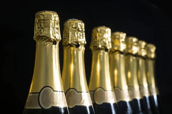 Coleta de garrafas de champanhe ou prosecco — Fotografia de Stock