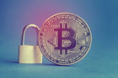 bir asma kilit ile bitcoin para sikke. Dijital para birimi güvenliği 