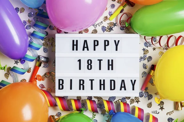 Feliz mensaje de celebración del 18 cumpleaños en una caja de luz con ballo — Foto de Stock