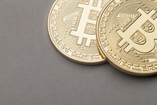 Bitcoin dourado moeda virtual — Fotografia de Stock