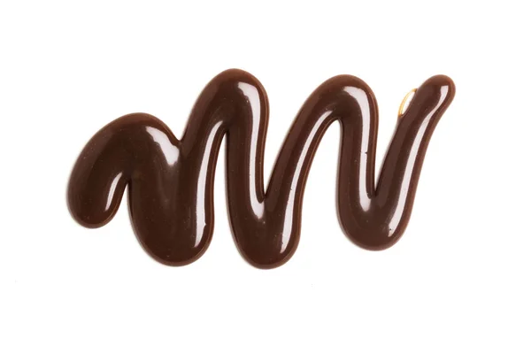 Molho de caramelo de chocolate ondulação em um fundo branco liso — Fotografia de Stock