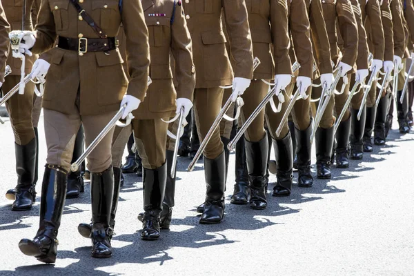 Военнослужащие Великобритании парад в форме — стоковое фото