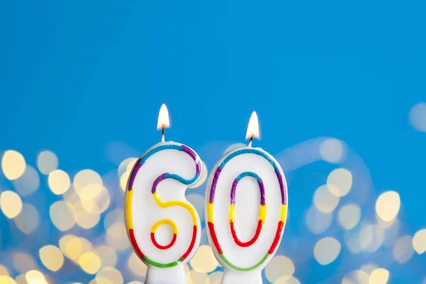 Numero 60 candela celebrazione di compleanno contro una luci brillanti un — Foto Stock