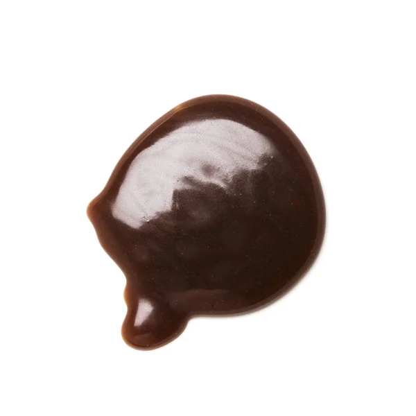 Sauce au caramel au chocolat sur fond blanc uni — Photo