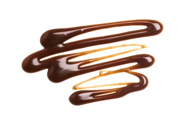 Molho de caramelo de chocolate ondulação em um fundo branco liso — Fotografia de Stock