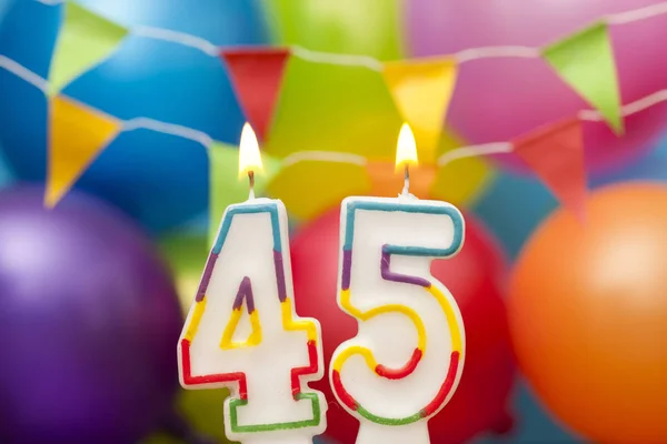 Χρόνια γενέθλια αριθμός 45 γιορτή κερί με πολύχρωμο αερόστατο — Φωτογραφία Αρχείου