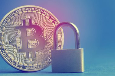 bir asma kilit ile bitcoin para sikke. Dijital para birimi güvenliği 