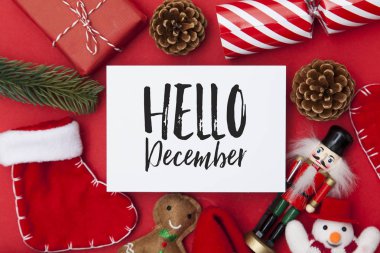 Noel de bir koleksiyon ile beyaz kağıt üzerinde Şenlikli mesaj
