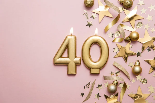 Vela de celebración dorada número 40 sobre fondo de estrella y brillo —  Fotos de Stock