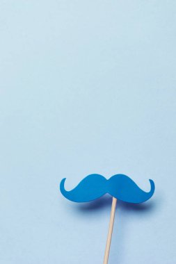 Mavi arka plan üzerinde mavi bıyık. Prostat kanseri farkındalık m