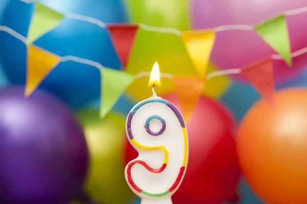 Šťastné narozeniny číslo 9 oslava svíce s barevným balonem — Stock fotografie