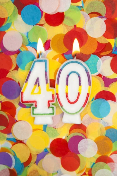 Vela de celebração número 40 em um fundo de confete — Fotografia de Stock