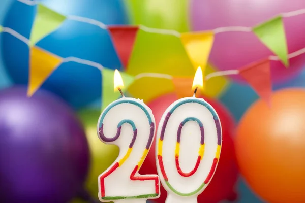 Boldog születésnapot száma 20 ünnepség gyertya színes Balloo — Stock Fotó