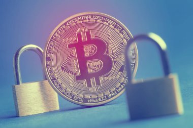 bir asma kilit ile bitcoin para sikke. Dijital para birimi güvenliği 