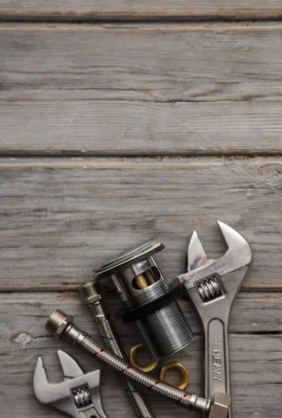 Home Improvement achtergrond met sanitair gereedschap en uitrusting — Stockfoto