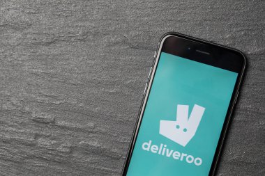 Londra, İngiltere - 9 Kasım 2017: Deli'yi gösteren bir elmalı iphone