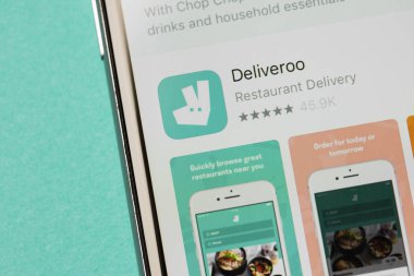 Londra, İngiltere - 9 Kasım 2017: Deli'yi gösteren bir elmalı iphone