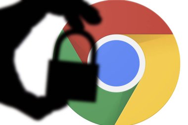 Londra, İngiltere - 6 Temmuz 2018: Google Chrome güvenlik sorunları. Silho