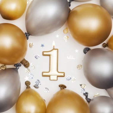 Doğum günü kutlama numarası 1 mum altın ve gümüş balloo ile