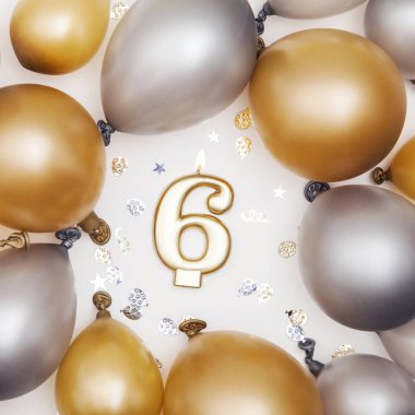 Doğum günü kutlama numarası 6 mum altın ve gümüş balloo ile
