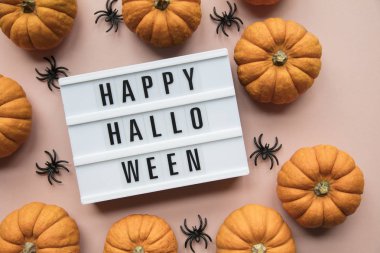 Siyah korkunç yarasalar ile Mutlu Halloween lightbox mesajı