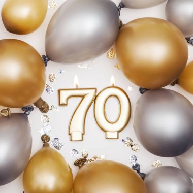 Doğum günü kutlama numarası 70 mum altın ve gümüş ballo ile