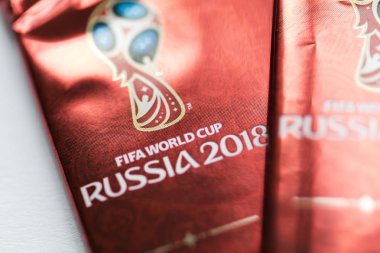 Londra, İngiltere - Circa Mayıs 2018: Resmi Dünya Kupası 2018 Panini resmi etiket paketlerinin kapanışı