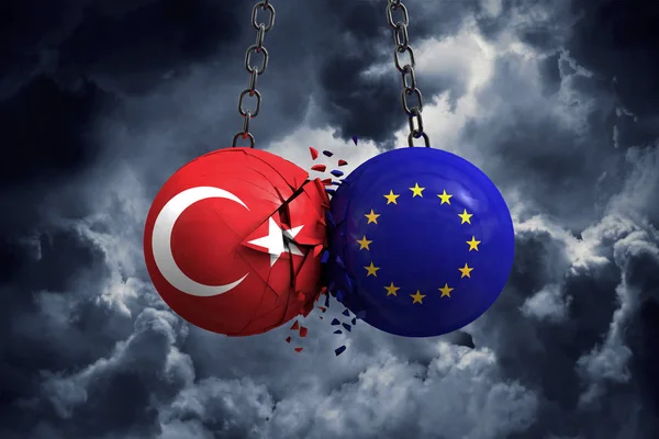 Turki bendera dan Uni Eropa politik bola menghancurkan ke masing-masing o — Stok Foto