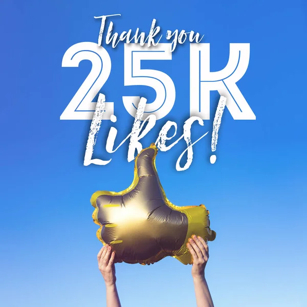 Obrigado 25 mil gosta de ouro polegares para cima como balões sociais — Fotografia de Stock