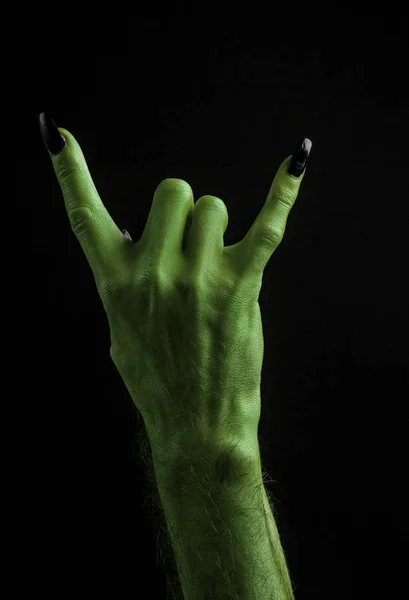 Halloween zöld boszorkányok vagy zombi szörny kezét — Stock Fotó