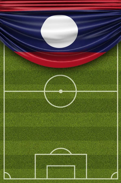 Bandera del país de Laos envuelta sobre un campo de fútbol. Renderizado 3D —  Fotos de Stock