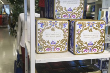 Londra, İngiltere - 15 Mayıs 2018: Kraliyet düğün hediyelik eşya ve merchand