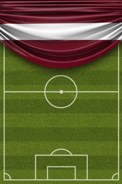 Letonya ülke bayrağı bir futbol sahası üzerine dökümlü. 3d Rend