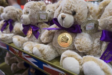 Londra, İngiltere - 15 Mayıs 2018: Hamleys oyuncak s satışa Oyuncak ayılar