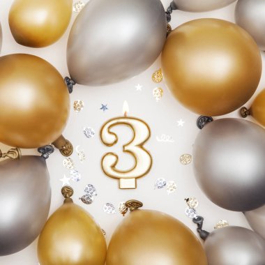 Doğum günü kutlama numarası 3 mum altın ve gümüş balloo ile