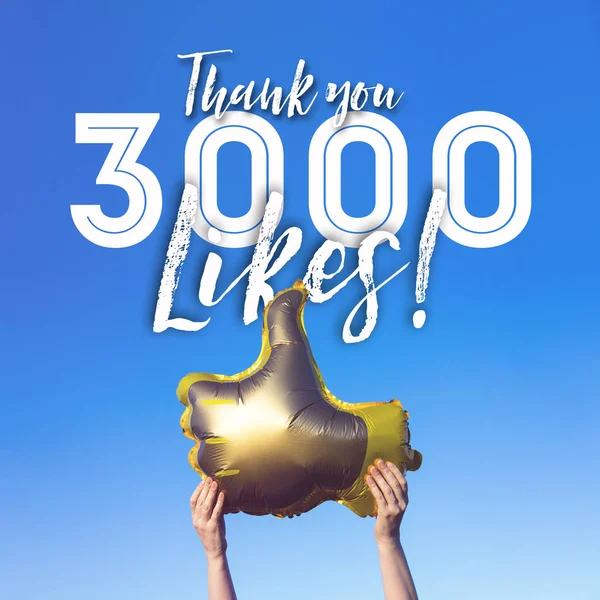 Tack 3000 gillar guld tummen upp som ballonger sociala medier t — Stockfoto