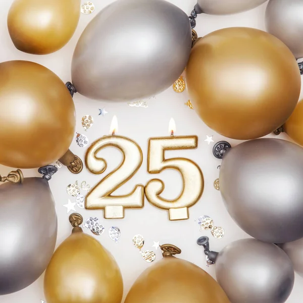 Fête d'anniversaire numéro 25 bougie avec ballon or et argent — Photo