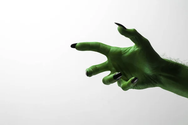 Halloween gröna häxor eller zombie monster hand — Stockfoto