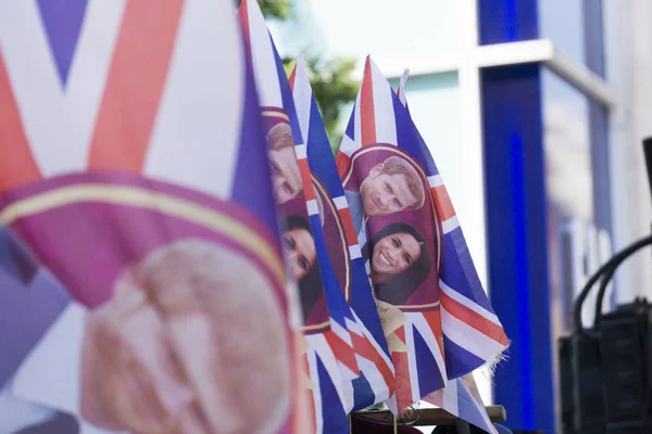 LONDRES, Reino Unido - 15 DE MAYO DE 2018: Mercancía de boda con bandera de Union jack —  Fotos de Stock