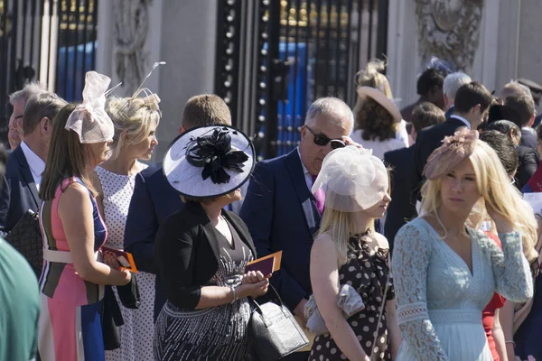 ЛОНДОН, Великобритания - 15 мая 2018 года: Гости прибывают на первый фестиваль Queens g — стоковое фото