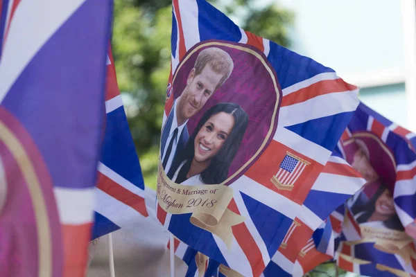 London, Storbritannien-15 maj 2018: Union Jack flagga bröllop merchandise — Stockfoto