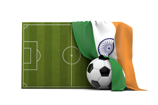 India bandiera paese drappeggiato su un campo da calcio e palla da calcio . — Foto Stock