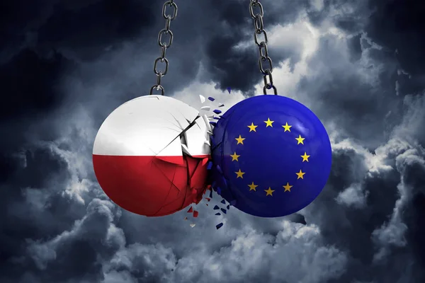 Bandeira da Polónia e União Europeia bolas políticas esmagar em cada o — Fotografia de Stock