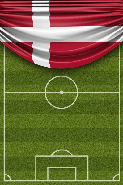 Δανία χώρα σημαία ντραπέ πάνω από ένα ποδοσφαιρικό γήπεδο ποδοσφαίρου. 3D Ren — Φωτογραφία Αρχείου