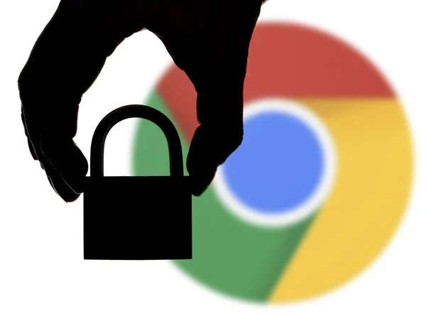 London, Großbritannien - 6. Juli 2018: Google Chrome Sicherheitsprobleme. silho — Stockfoto