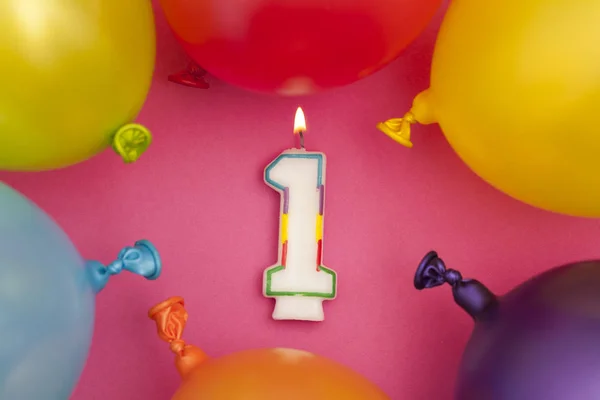 Grattis på födelsedagen nummer 1 firande ljus med färgglada ballong — Stockfoto