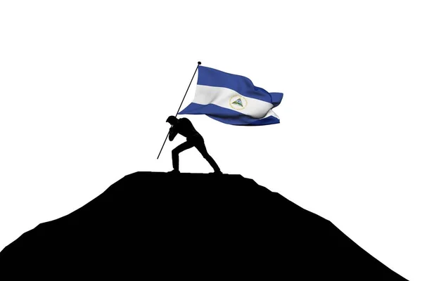 Drapeau du Nicaragua poussé au sommet d'une montagne par une silhouette masculine — Photo