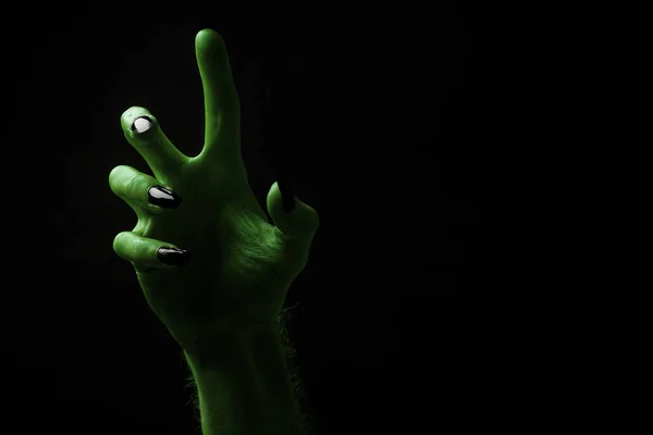 Halloween gröna häxor eller zombie monster hand — Stockfoto