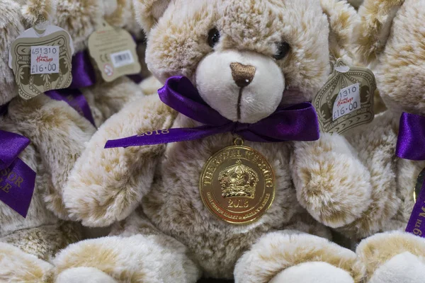 Londyn, Wielka Brytania-15 maja 2018: Teddy niedźwiedzie na sprzedaż w Hamleys zabawka s — Zdjęcie stockowe