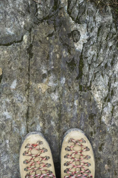 Een paar avontuurlijke wandelschoenen — Stockfoto
